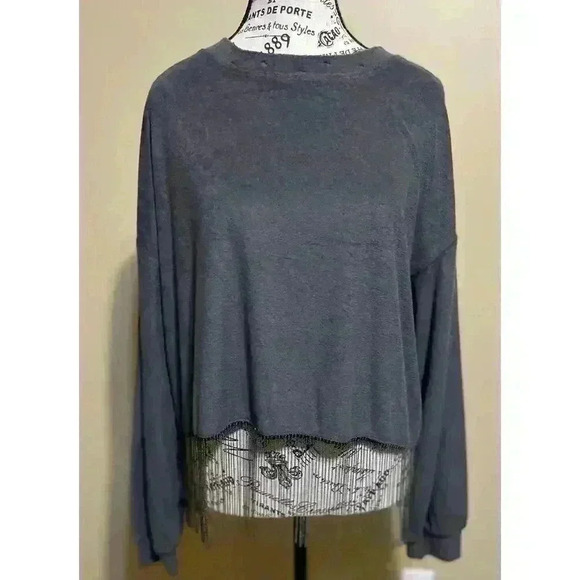 Women’s Easel LA Boho Fringe Sweater Gray Size Medium Oversized Distressed - Picture 2 of 10